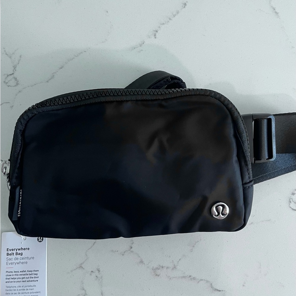 Lululemon Everywhere Belt Bag